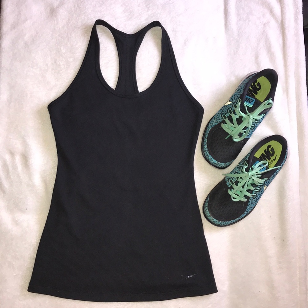 🆑 Nike women’s get fit racerbank tank top